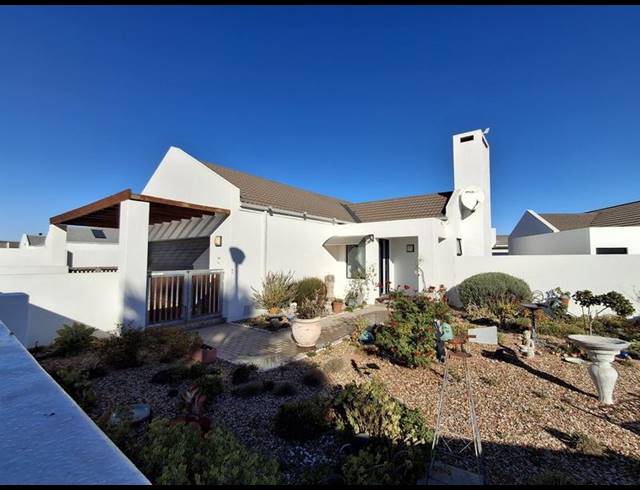 3 BEDROOM HOUSE FOR SALE IN GOLDEN MILE